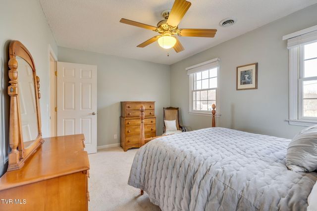 701 Dewberry Circle, Kingsport, TN 37663