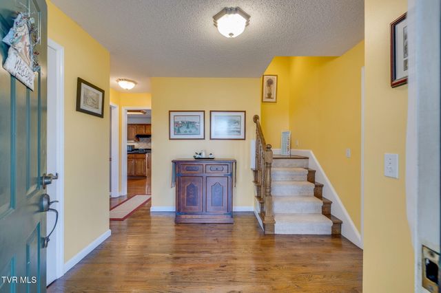 701 Dewberry Circle, Kingsport, TN 37663