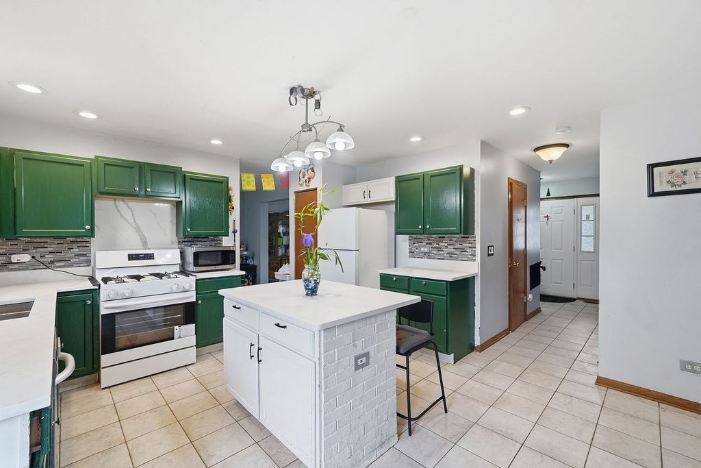 1565 Baytree Drive, Romeoville, IL 60446 — photo 2