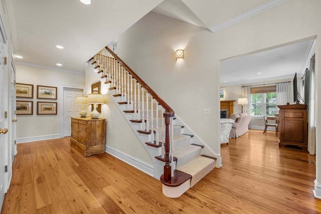 1190 W Old Mill Road, Lake Forest, IL 60045