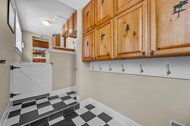 1190 W Old Mill Road, Lake Forest, IL 60045