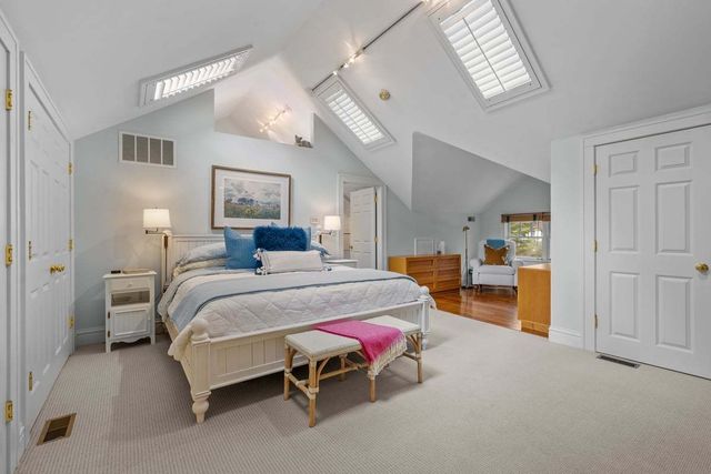 1190 W Old Mill Road, Lake Forest, IL 60045