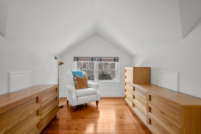 1190 W Old Mill Road, Lake Forest, IL 60045