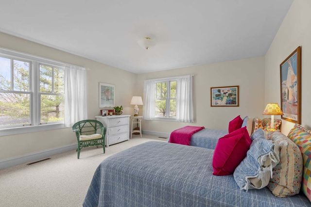 1190 W Old Mill Road, Lake Forest, IL 60045