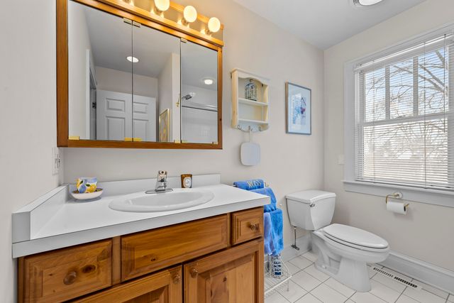 1190 W Old Mill Road, Lake Forest, IL 60045