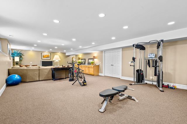 1190 W Old Mill Road, Lake Forest, IL 60045