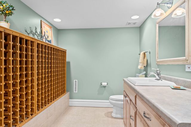 1190 W Old Mill Road, Lake Forest, IL 60045