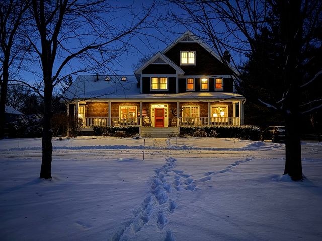 1190 W Old Mill Road, Lake Forest, IL 60045