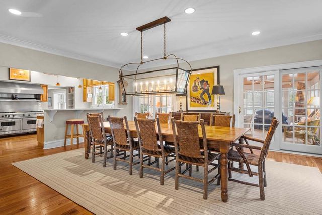 1190 W Old Mill Road, Lake Forest, IL 60045