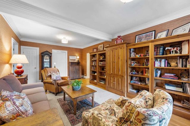 1190 W Old Mill Road, Lake Forest, IL 60045