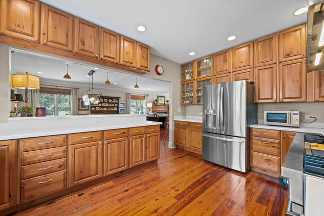 1190 W Old Mill Road, Lake Forest, IL 60045