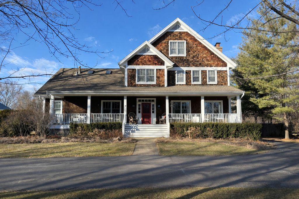 1190 W Old Mill Road, Lake Forest, IL 60045