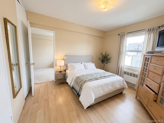 89-15 Parsons Blvd 4G, Jamaica, NY 11432