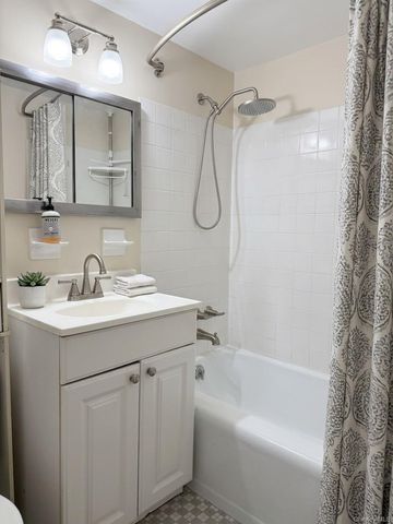 89-15 Parsons Blvd 4G, Jamaica, NY 11432