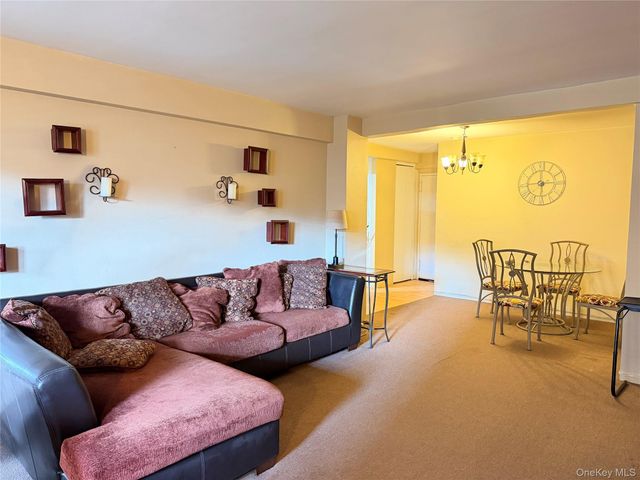 89-15 Parsons Blvd 4G, Jamaica, NY 11432
