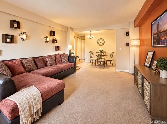 89-15 Parsons Blvd 4G, Jamaica, NY 11432