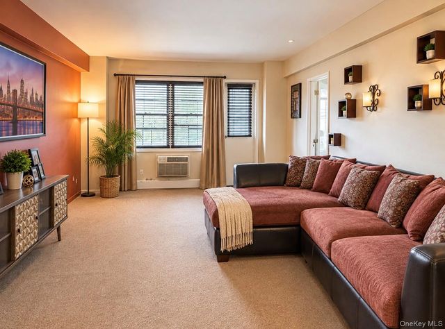 89-15 Parsons Blvd 4G, Jamaica, NY 11432