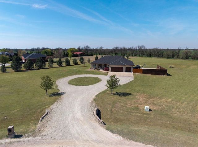 2601 S Brookmeadow Dr, Garden Plain, KS 67050