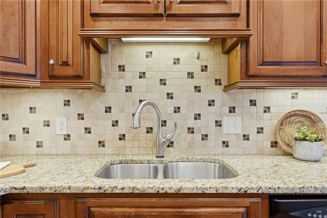 320 Sea Holly Circle, Roswell, GA 30076