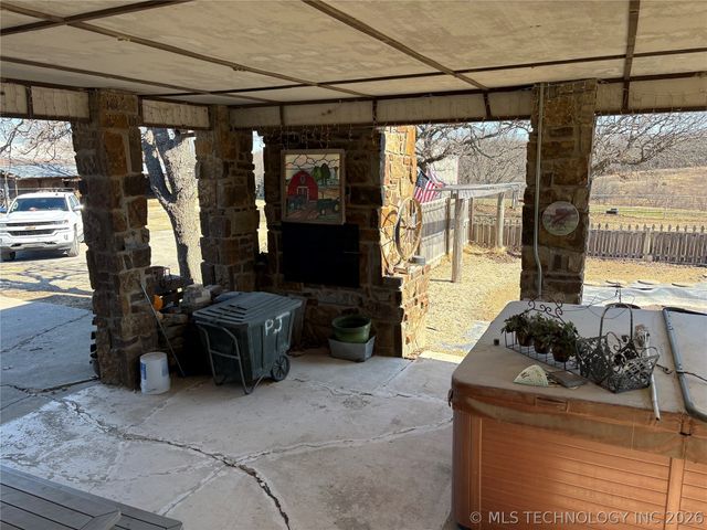 9520 N 160 Road, Beggs, OK 74421