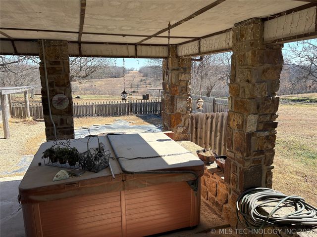 9520 N 160 Road, Beggs, OK 74421