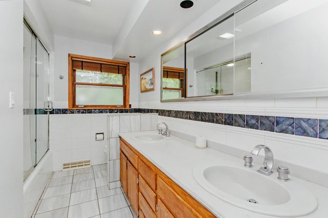 6503 N Longmeadow Avenue, Lincolnwood, IL 60712