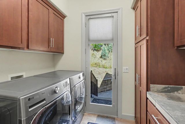 9537 Upper Valley Rd, Auburn, CA 95602