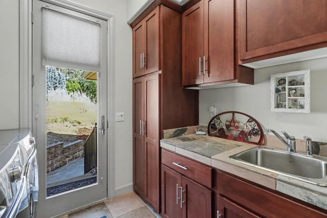 9537 Upper Valley Rd, Auburn, CA 95602