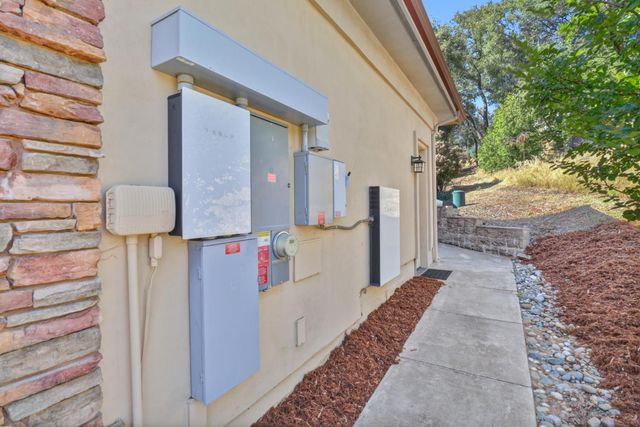 9537 Upper Valley Rd, Auburn, CA 95602
