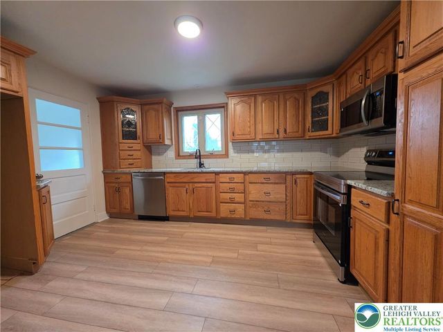 1645 Mark Twain Circle, Hanover Twp, PA 18017