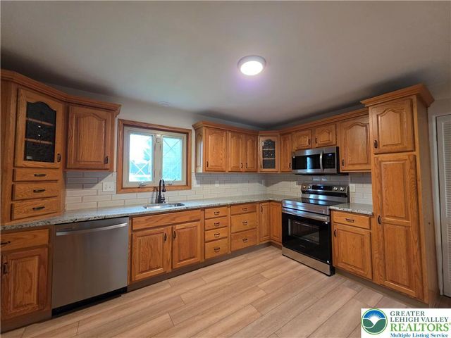 1645 Mark Twain Circle, Hanover Twp, PA 18017