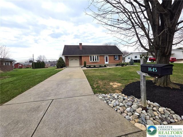 1645 Mark Twain Circle, Hanover Twp, PA 18017