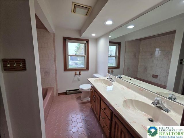 1645 Mark Twain Circle, Hanover Twp, PA 18017