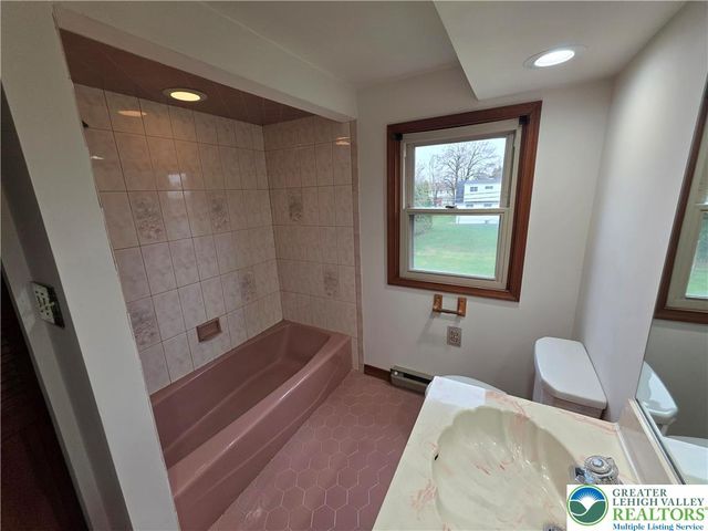 1645 Mark Twain Circle, Hanover Twp, PA 18017