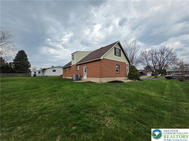 1645 Mark Twain Circle, Hanover Twp, PA 18017