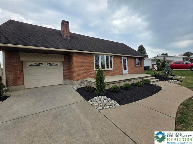 1645 Mark Twain Circle, Hanover Twp, PA 18017