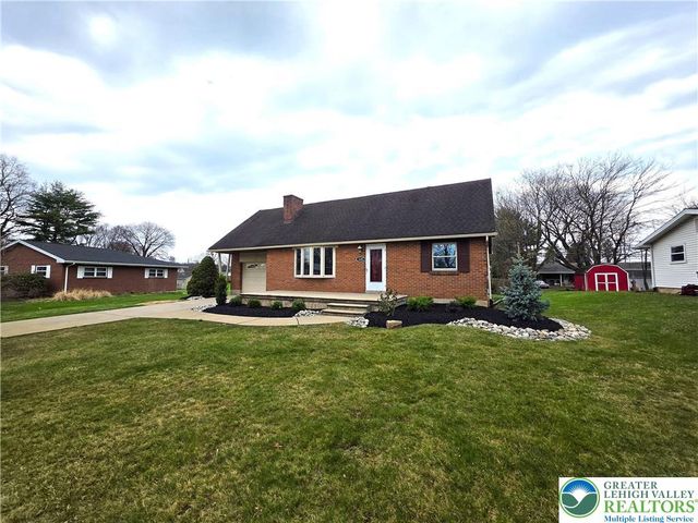 1645 Mark Twain Circle, Hanover Twp, PA 18017