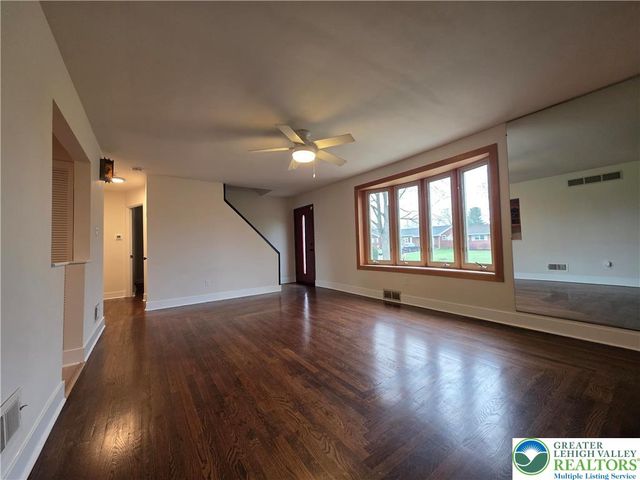 1645 Mark Twain Circle, Hanover Twp, PA 18017