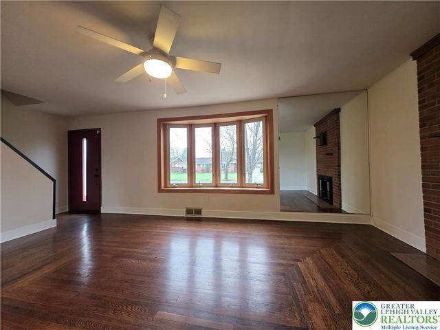 1645 Mark Twain Circle, Hanover Twp, PA 18017