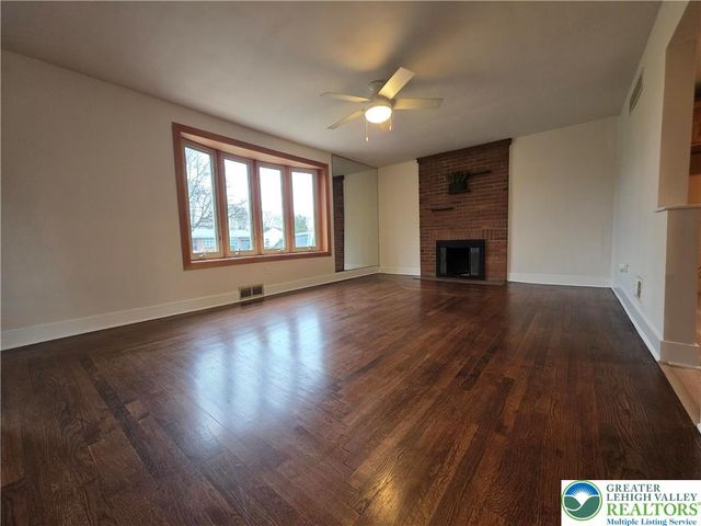 1645 Mark Twain Circle, Hanover Twp, PA 18017