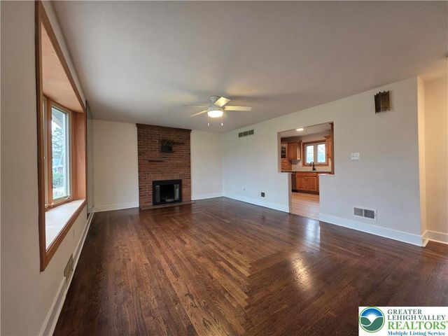 1645 Mark Twain Circle, Hanover Twp, PA 18017