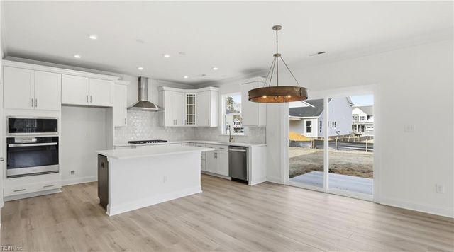 1433 Wharf Hill DR, Smithfield, VA 23430