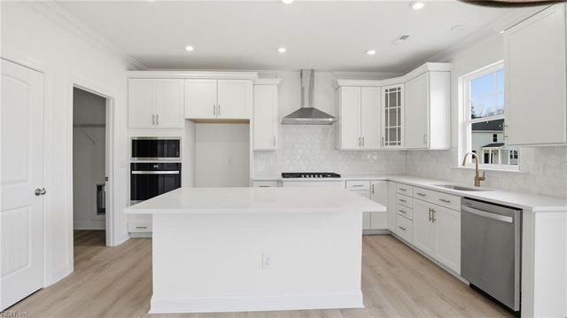 1433 Wharf Hill DR, Smithfield, VA 23430