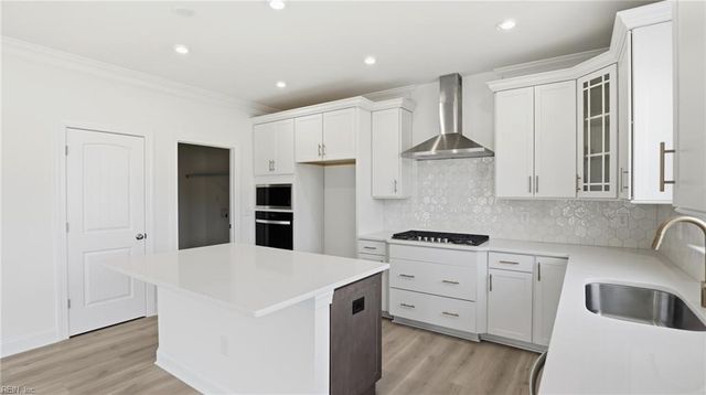 1433 Wharf Hill DR, Smithfield, VA 23430