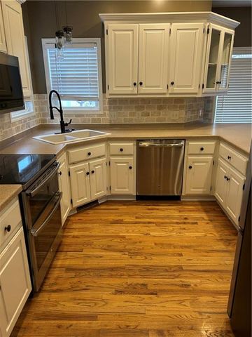 7300 N Myrtle Street, Kansas City, MO 64119