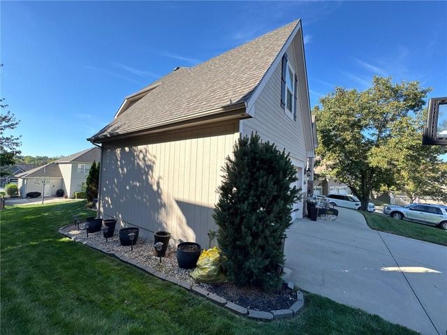 7300 N Myrtle Street, Kansas City, MO 64119