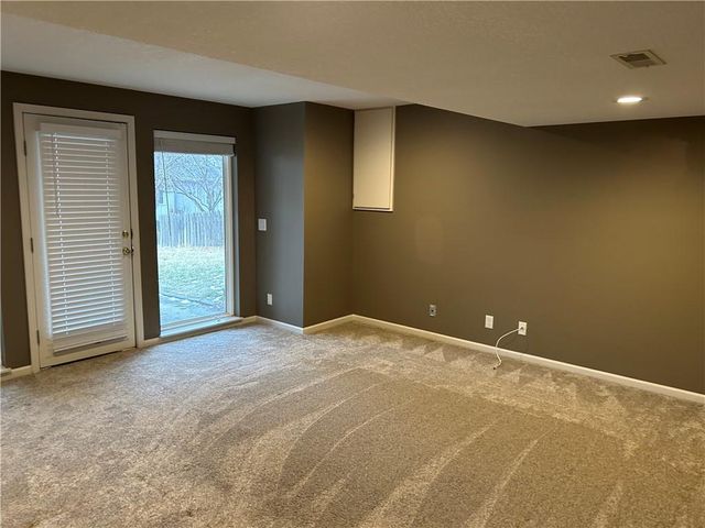 7300 N Myrtle Street, Kansas City, MO 64119