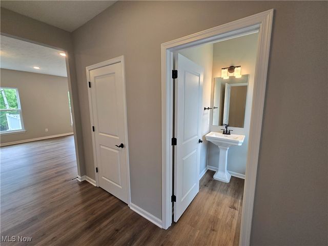 3385 Buckeye Trail, Green, OH 44685