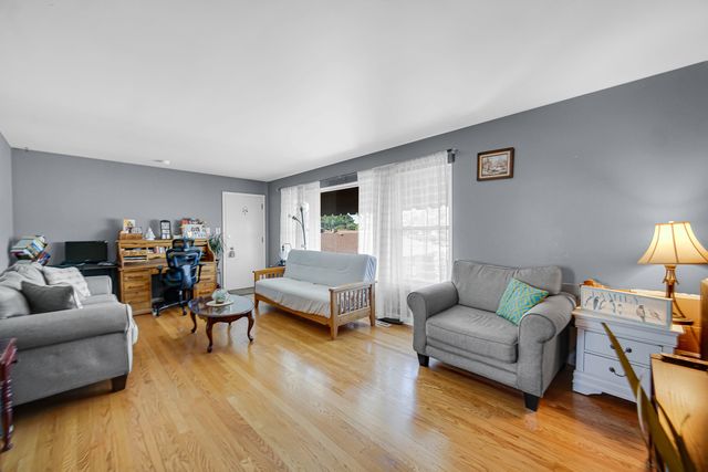 1551 Balmoral Avenue 1551, Westchester, IL 60154