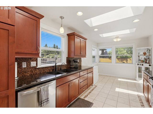 1651 Ne 134TH Pl, Portland, OR 97230